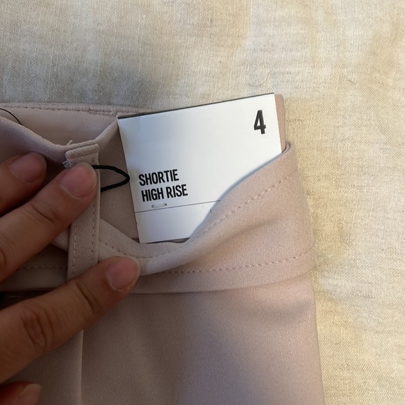 BRAND NEW Express high rise shorts size 4 - Picture 3 of 6